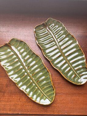 Pottery Barn Banana Leaf Decorative Trays Set of 2 Ceramic